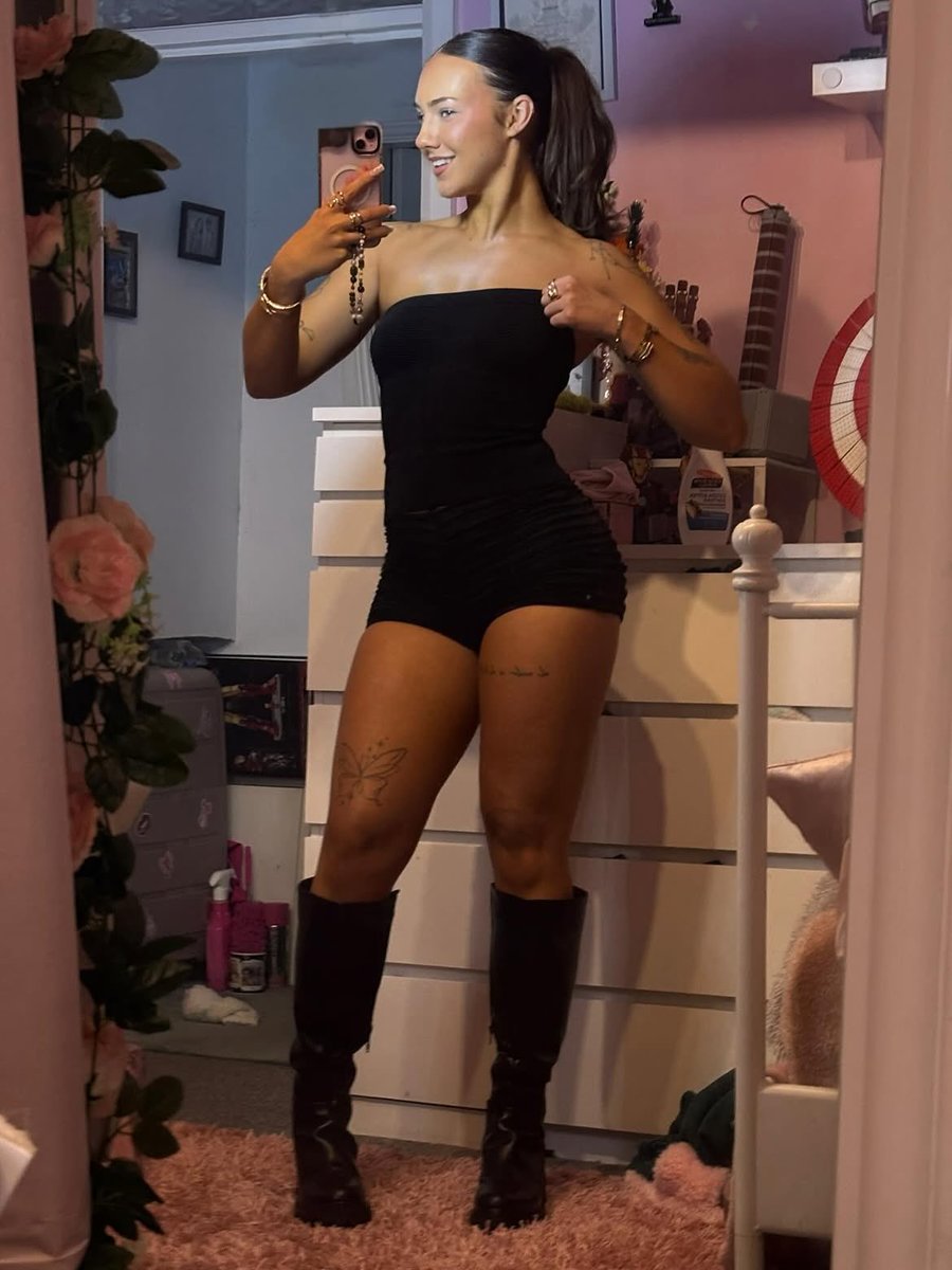 l20__18's tweet photo. Mia Dobson 🔥🔥 https://t.co/MS4I7qrVek