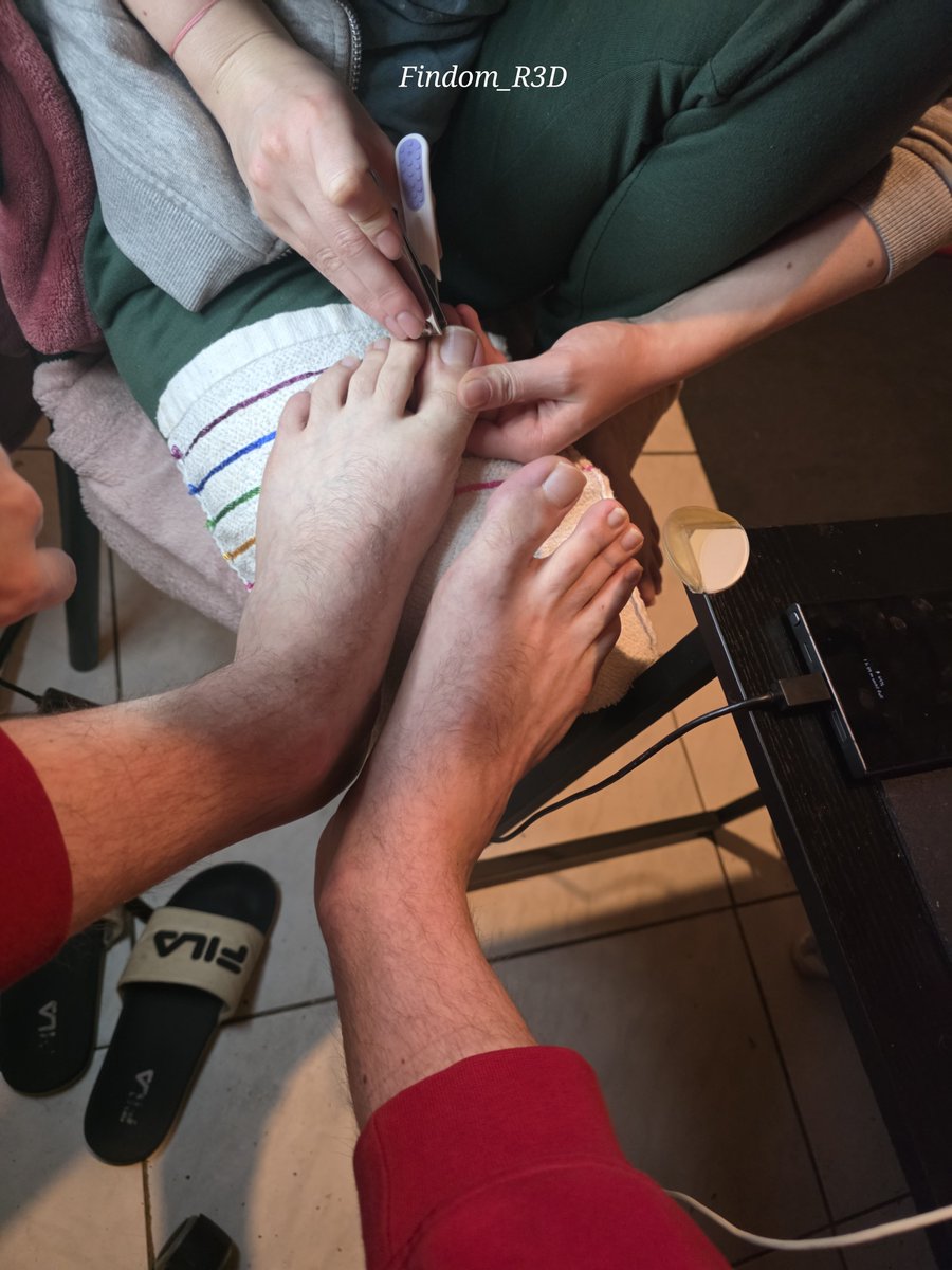 Findom_R3D's tweet photo. Your money belongs at my feet. So do you.

#malefeet #findom https://t.co/GhbyeZiNmw