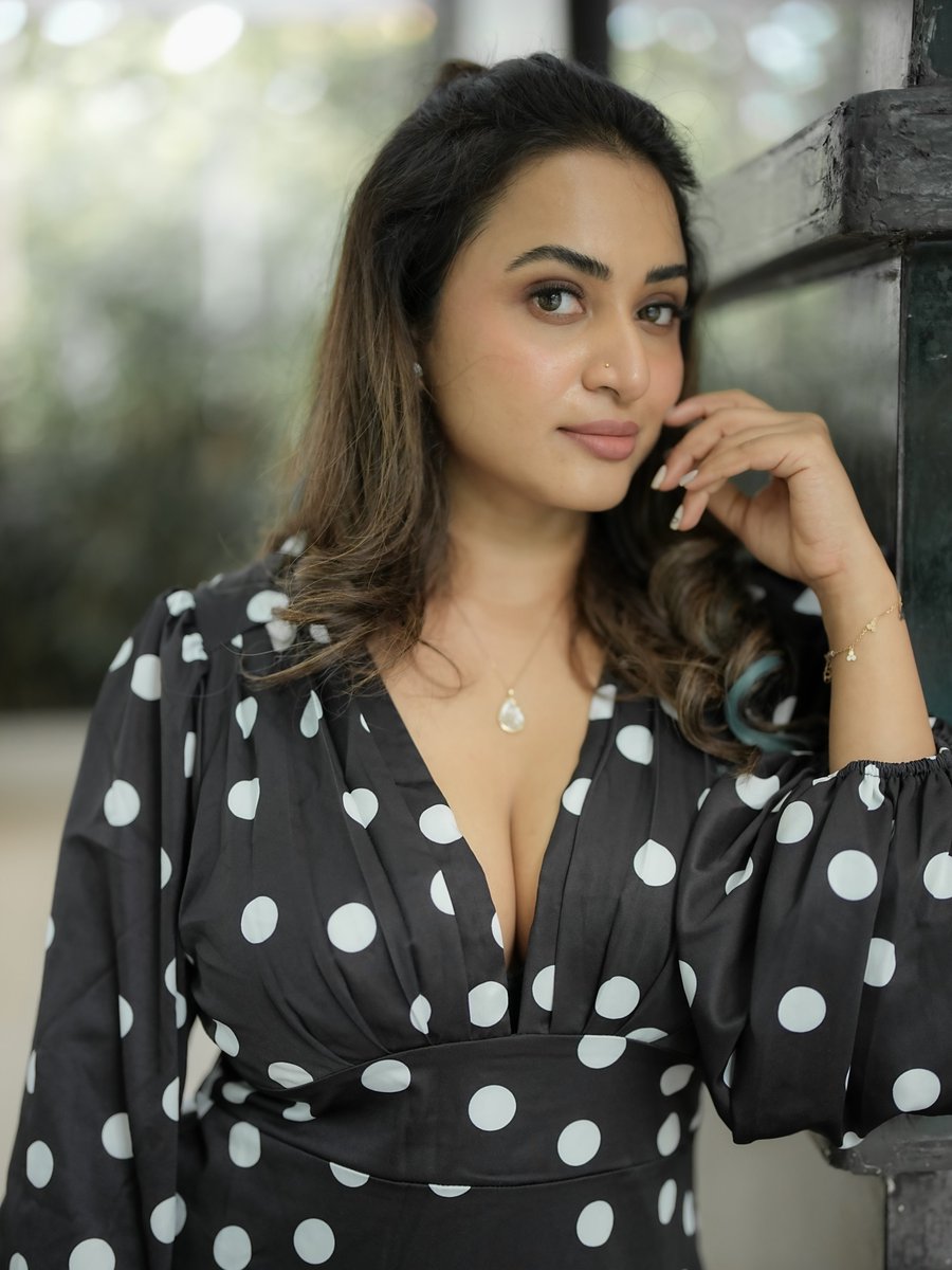 GodModeForNow's tweet photo. Black magic ❤️😍🥰
#JananiAshokKumar https://t.co/19Fr3R0Fd7