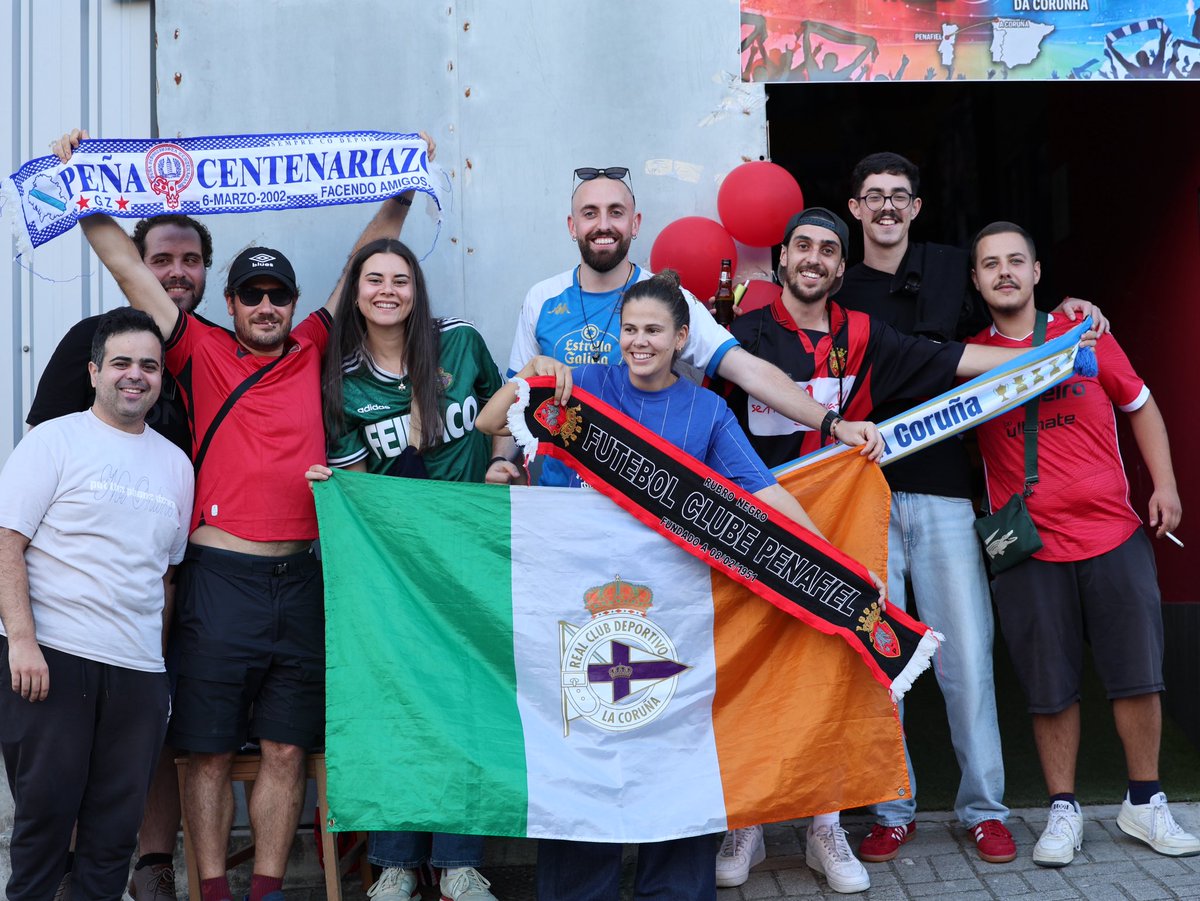 Depor_VAVEL's tweet photo. 🇵🇹🤝💙🤍🇪🇸

Dos clubes. Dos países. Una misma pasión.

De Penafiel a A Coruña, el fútbol demuestra que no entiende de fronteras. Bufandas al cielo, colores mezclados y una hermandad que vale más que cualquier resultado.

¡PENAFIEL Y DÉPOR, HERMANOS DE GRADA! ❤️🔥 https://t.co/wQRyKf03K4