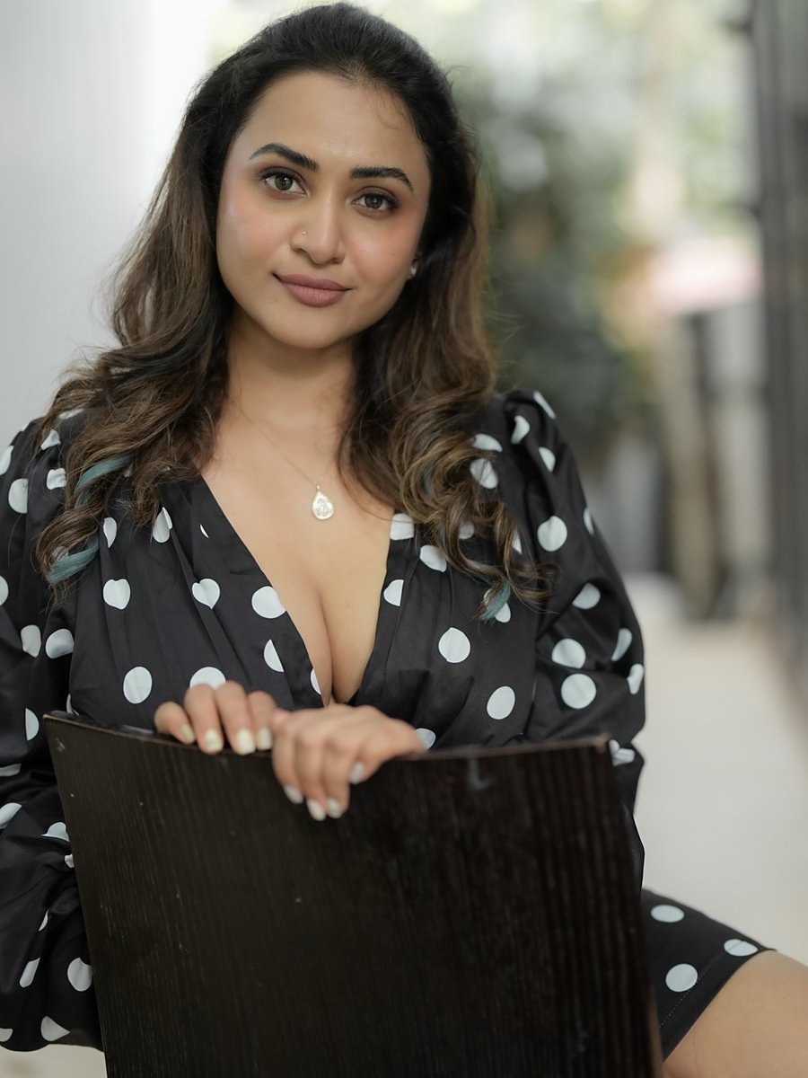 GodModeForNow's tweet photo. Black magic ❤️😍🥰
#JananiAshokKumar https://t.co/19Fr3R0Fd7