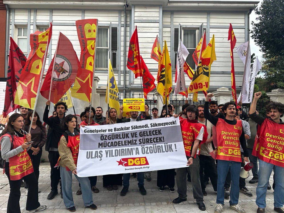 Devrimciob6's tweet photo. Faşist "Terörsüz Türkiye" genelgesi sonucu üniversitesinde stant açtığı için tutuklanan mücadele arkadaşımız Ulaş Yıldırım ve bütün tutsaklar için sokakta sesimizi yükselttik. + https://t.co/sR5oTq4IMg