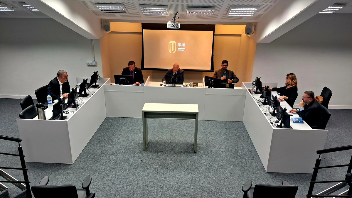 tjdrs01's tweet photo. Ao vivo: acompanhe a sessão de julgamentos de 25 de setembro de 2026
🔗 Leia mais em: https://t.co/hoDWprNmng
#TJDRS #FutebolGaúcho #JustiçaDesportiva #JustiçaDesportivaRS https://t.co/PCNYYapiWI