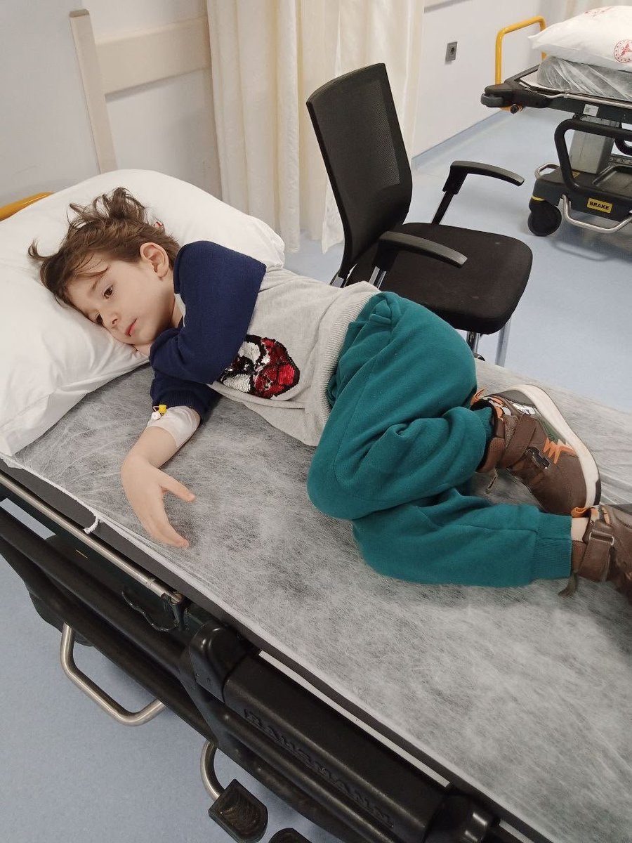 mine_sartk's tweet photo. Sağlık özrü ve can güvenliği yetersiz kontenjana takılamaz! Aileler 3-4 yıldır ayrı. Asker, polis ve savcı eşlerinin il emri hakkı eşitlik gereği bize de tanınmalı. @Yusuf__Tekin il emrinin yeniden değerlendirilmesini istiyoruz. #AilemiVerYusufTekin 🏠🩺⚕️ https://t.co/yY5fD6UjvO