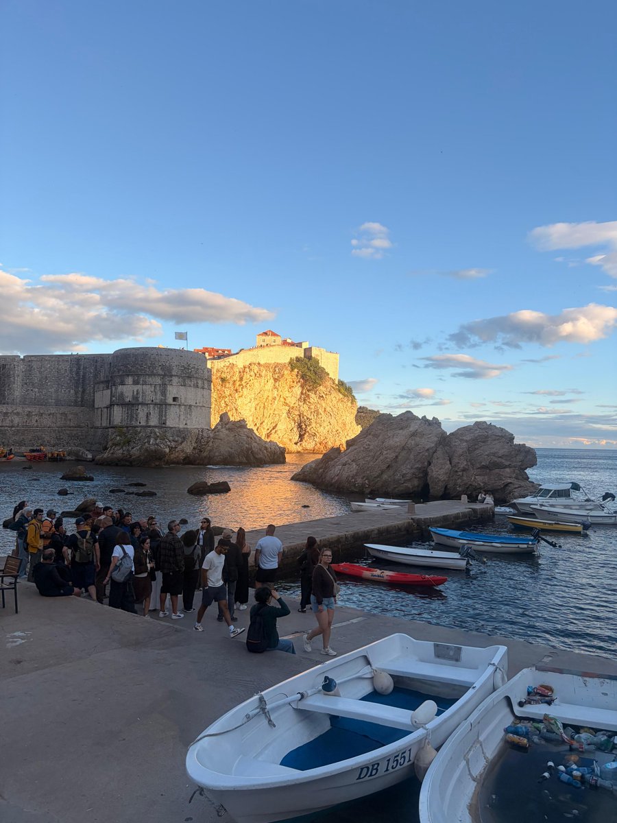 AQAnsari1962's tweet photo. Adriatic sea and the Dubrovnik City Wall at the back. Inside the City Wall is located the Walk of Shame, famous for the Games of Thrones. https://t.co/WODpiNiBM9