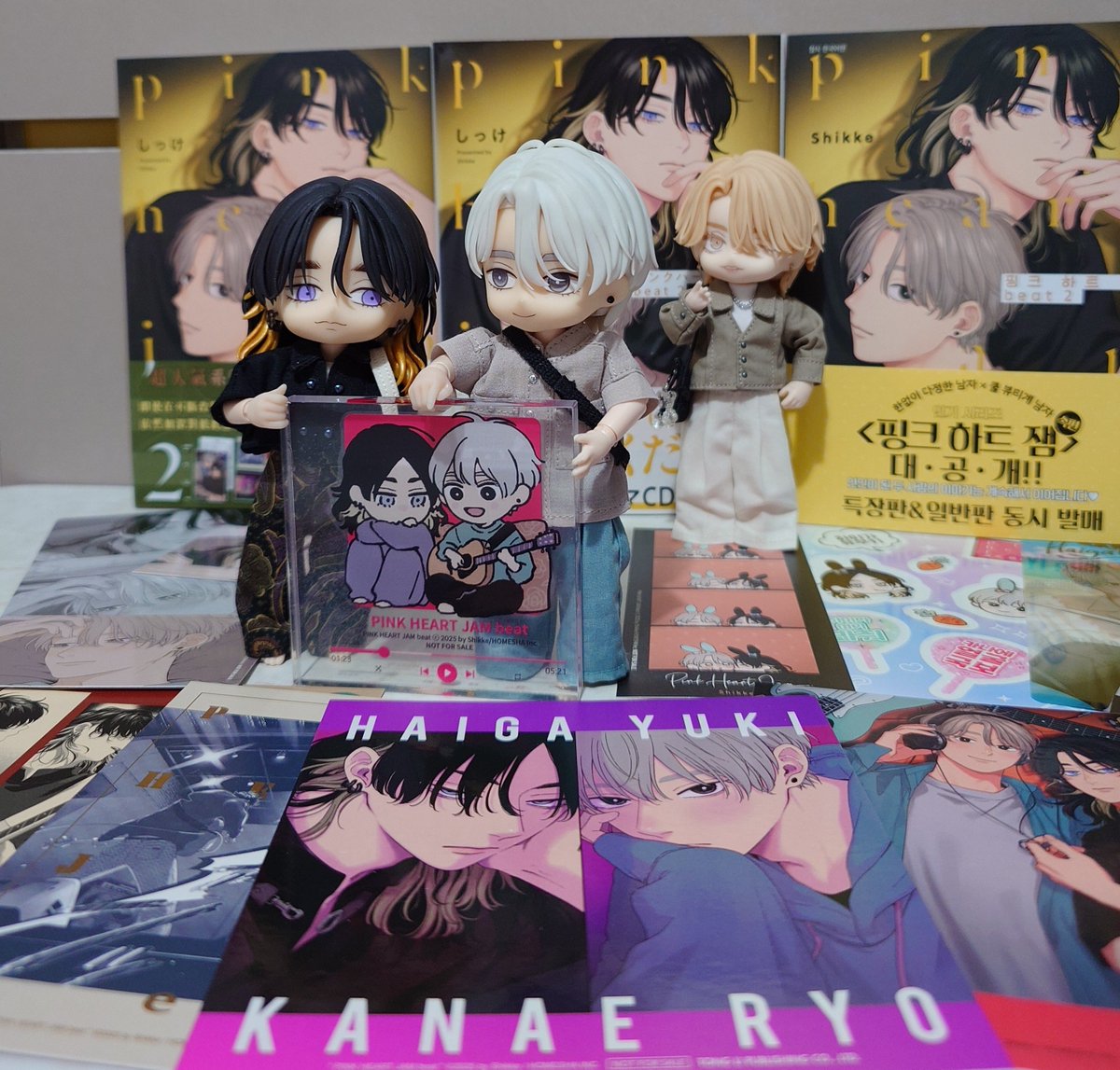 Pink_Heart_Jam's tweet photo. ⋱⋆⸜💛 発売一周年 💛⸝⋆⋰
『#ピンクハートジャム beat 2』

繁体中文版、韓国語版が届きました
すごく豪華なセット！！

@_shikke 先生🌱

特典が豪華で嬉しい ☺️

#しっけ　#しっけ先生
#ピンクハートジャムbeat 
#shikke
#pinkheartjam
#pinkheartjambeat
#灰金 https://t.co/dN5AHFjRB3