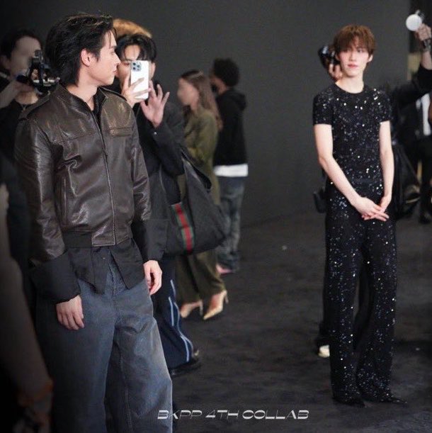 101inlovebkpp's tweet photo. เห็นภาพที่สองอ้วรยืนมองกันไปกันมาละนึกถึงงานนั้นที่จีน พี่ก็ชะเง้อหาไม่หยุดเลย กีดกันด้วยแผ่นฟ้าชั้นไม่สน สนแต่เธอ https://t.co/CPv2hrnWQH