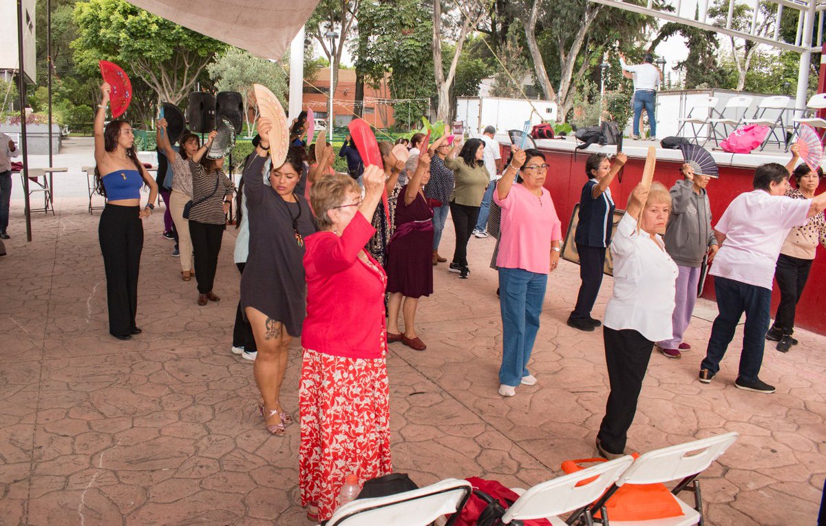 IztacalcoAl's tweet photo. 💃🕺 ¡Todos los jueves son de #Danzoneando en Iztacalco!
Te esperamos a partir de las 4:00 p. m. en la explanada de la Alcaldía. Ven, diviértete y disfruta del danzón con nosotros.
¡Solo en Iztacalco, Casa de la Sal y de los Grandes Espectáculos! 💜 https://t.co/zq5qYdERir