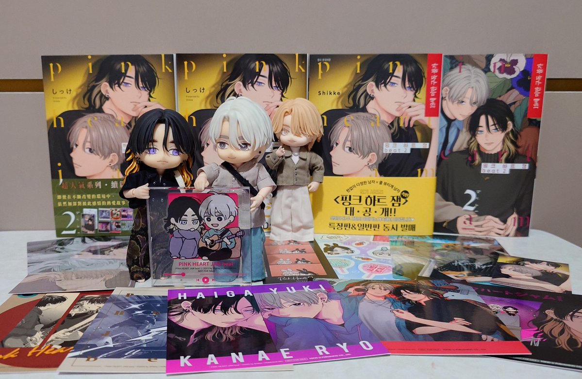 Pink_Heart_Jam's tweet photo. ⋱⋆⸜💛 発売一周年 💛⸝⋆⋰
『#ピンクハートジャム beat 2』

繁体中文版、韓国語版が届きました
すごく豪華なセット！！

@_shikke 先生🌱

特典が豪華で嬉しい ☺️

#しっけ　#しっけ先生
#ピンクハートジャムbeat 
#shikke
#pinkheartjam
#pinkheartjambeat
#灰金 https://t.co/dN5AHFjRB3