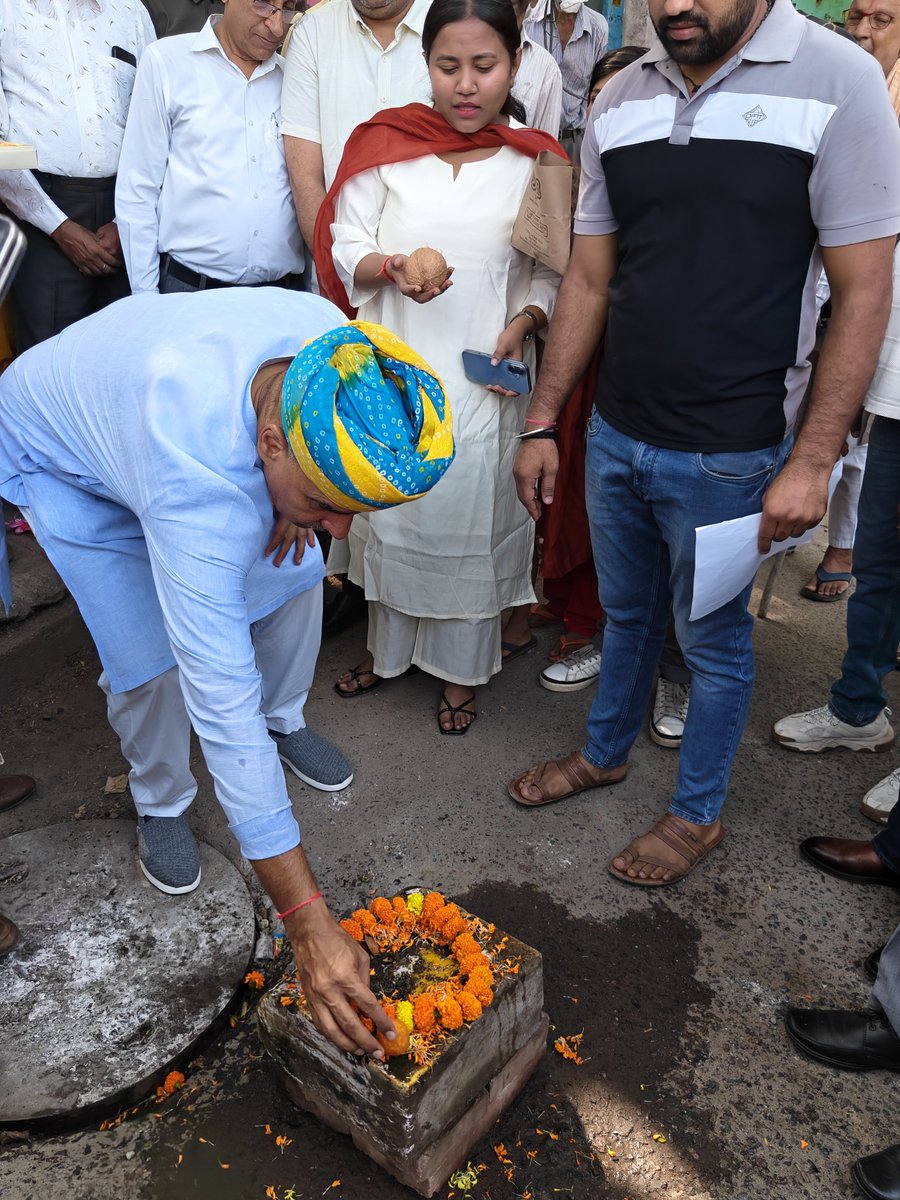 lovejainbjp's tweet photo. Hon’ble MLA Shri @SPrakashBjpDel Ji inaugurated the new sewer line project near the DTC Bus Pass Centre, Chaudhary Fateh Singh Road, Timarpur Ward.

A step towards better civic infrastructure and resolving local sewerage issues.

#Timarpur #Development #Janseva https://t.co/mMqtXpZ4Jh