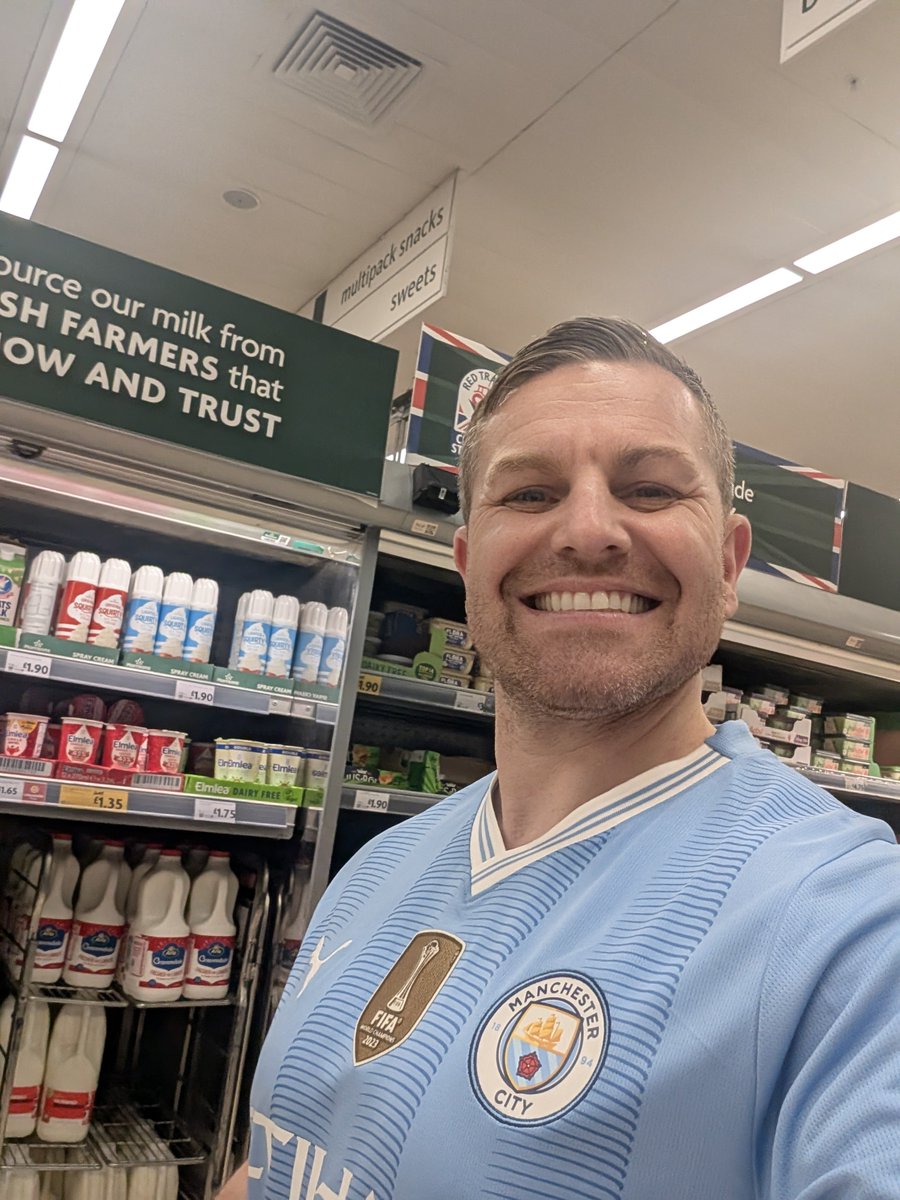 FootballCreatio's tweet photo. Didn't need anything from Morrisons, just out here repping #ManCity 

Took 20 seconds out of the car to get a relegation comment but I don't actually care where we end up https://t.co/QygH8kwngH