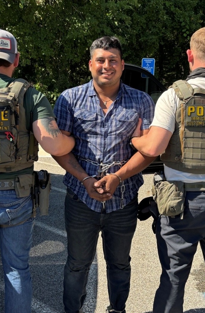 libsoftiktok's tweet photo. ANOTHER illegal alien trucker crash

Maximo Garcia-Lopez, a Guatemalan national, was arrested after he reportedly crashed his 18-wheeler while making an illegal turn,

Another car carrying a child was caught in the crash. The child was rushed to the hospital.

Garcia-Lopez had NO valid license but was still working for YMY Transport LLC, a Virginia-based company.

We shouldn't have to tolerate this