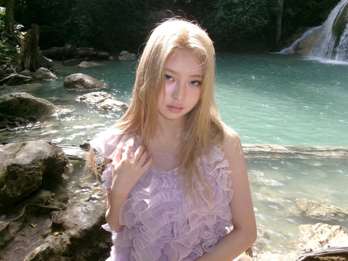 jiyuucake's tweet photo. she looks like she's about to lure me underwater and snatch my soul https://t.co/0rxiSynBYQ