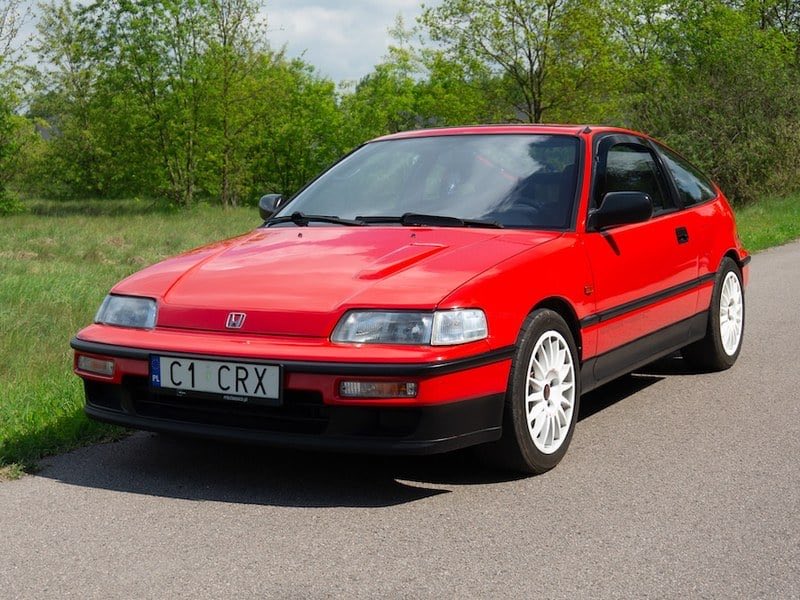 KrutorP's tweet photo. @DeeApexHeritage Ja nejradsi vzpomínám na Hondu CRX r.v.1989 1.6 necelych 130 koni. Byla to taková kapotovana zidle. Mel jsem ji nekdy ve dvaceti letech, dostavala porad omezovac, motor tocil snad 7 tisic otacek a nikdy s tim tim nebylo. Dokazala jezdit za 5 litru, kdyz nebyly penize na beno. https://t.co/MtqMoKg1Hx