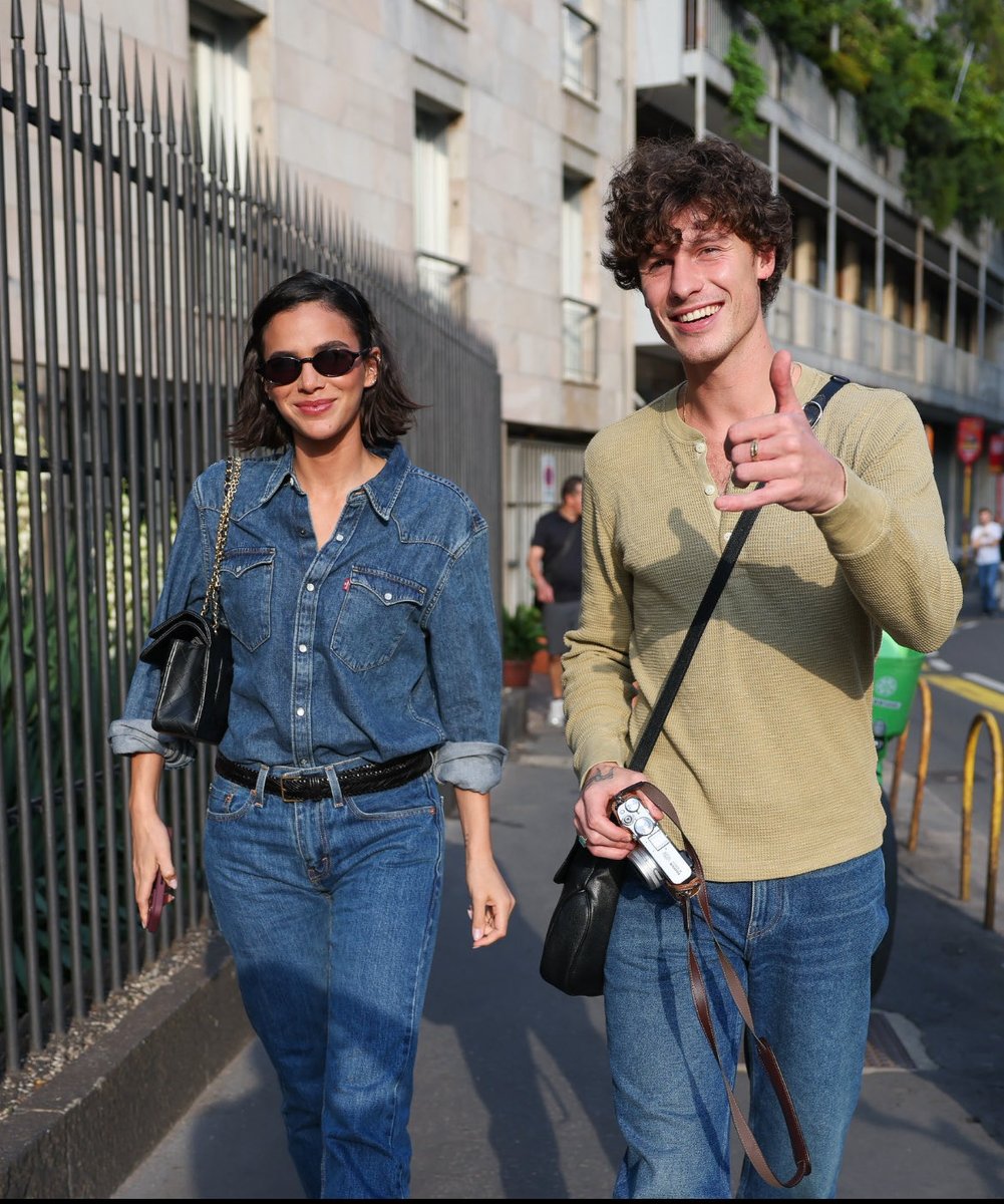 updmarquezine's tweet photo. Bruna Marquezine and Shawn Mendes in Italy ❤️ https://t.co/9YH3XdkVMm