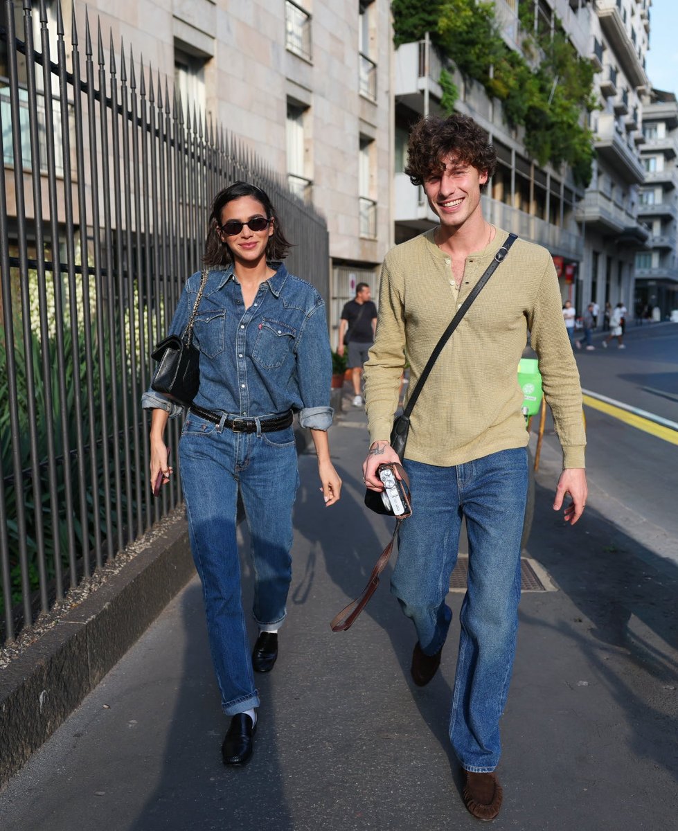 updmarquezine's tweet photo. Bruna Marquezine and Shawn Mendes in Italy ❤️ https://t.co/9YH3XdkVMm
