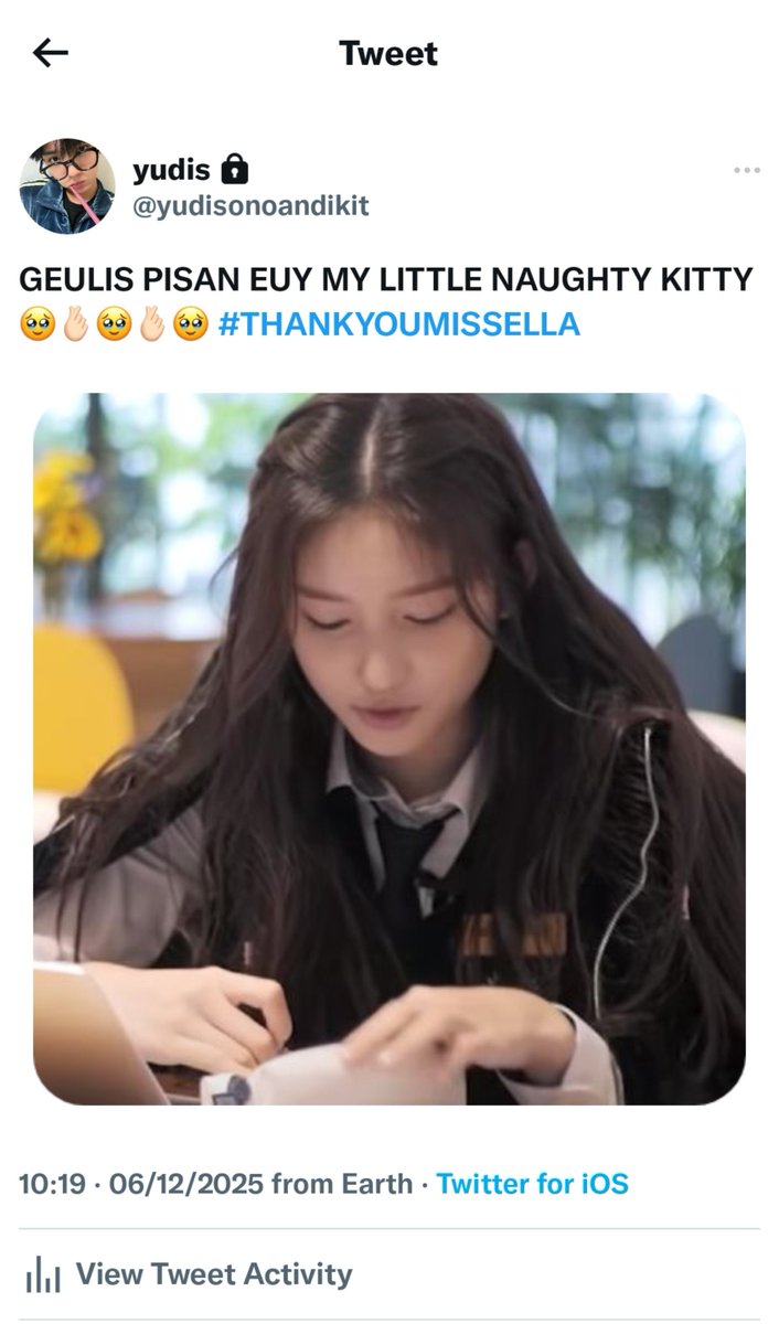 zaeswhispers's tweet photo. LAGI BERSIHIN GALERI TRS NEMU INI WKWK DULU SEMPET MAW BUAT AU LEESEO YUJIN GT ADUH apa ak lanjutin ya... aku mau typing alay modelan yudis gt 🫢 https://t.co/ywmCcvRJSK