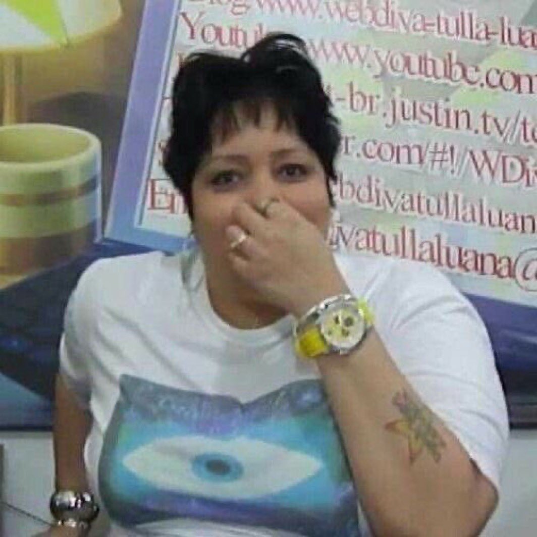swiftfobico's tweet photo. to achando fofo esses swifties novinhos passando pelo showgirl o que a gente passou com o lover em 2019 https://t.co/dDZewtp9HT