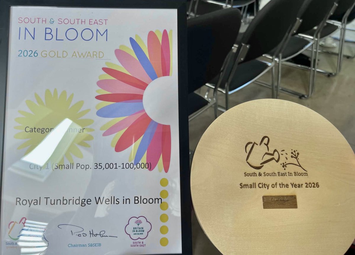 RTWinBloom's tweet photo. Gold and Winner for Royal Tunbridge Wells in Bloom in the Small City category! 🥇 💚 🌻
@townforum 
@RTWResidents1st 
@TWBC_CamdenCent 
@TWBizMag 
@thetncard 
@TWellsFoodFest 
@KentPoliceTWell https://t.co/5LhWRAqU5d