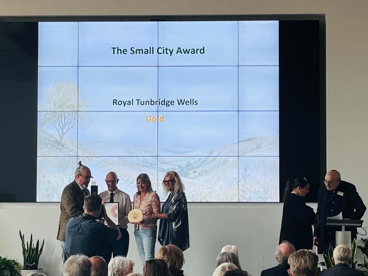 RTWinBloom's tweet photo. Gold and Winner for Royal Tunbridge Wells in Bloom in the Small City category! 🥇 💚 🌻
@townforum 
@RTWResidents1st 
@TWBC_CamdenCent 
@TWBizMag 
@thetncard 
@TWellsFoodFest 
@KentPoliceTWell https://t.co/5LhWRAqU5d