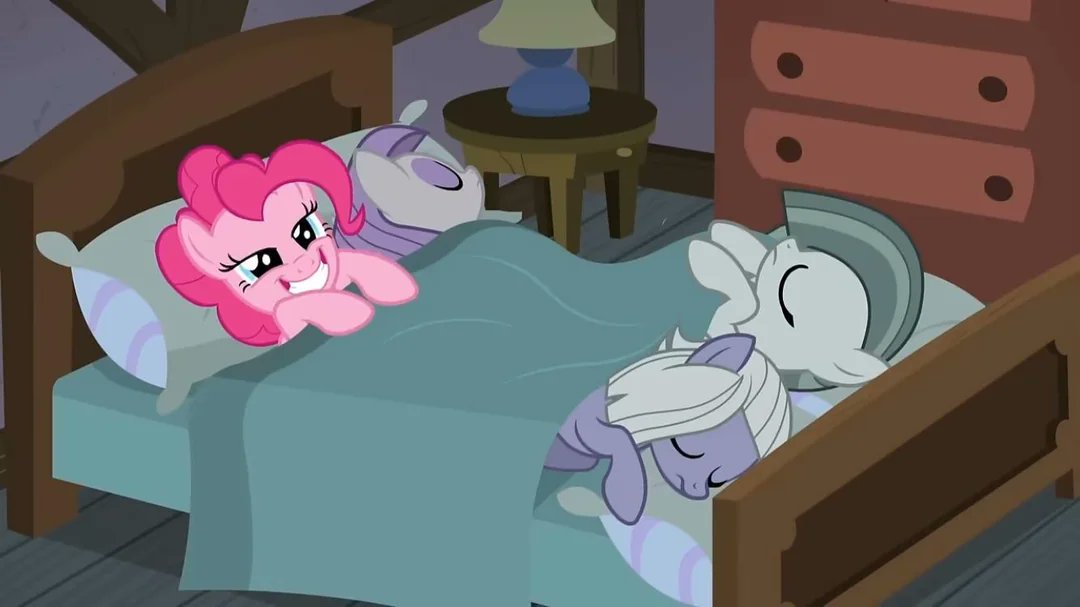 LaPala325678's tweet photo. ya que se me hizo popular un tweet de mlp, quisiera decir mi dato favorito del canon de la familia pie: Las hermanas pie duermen en la misma cama cuando se reunen. Son un amor https://t.co/Cayhsfxafg