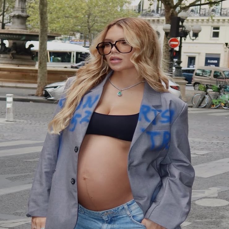 choquei's tweet photo. 🚨FAMOSOS: Virgínia dispara elogios para Gabriely, esposa do Endrick: “A grávida mais linda que eu já vi”. https://t.co/VyxTTc4vW7