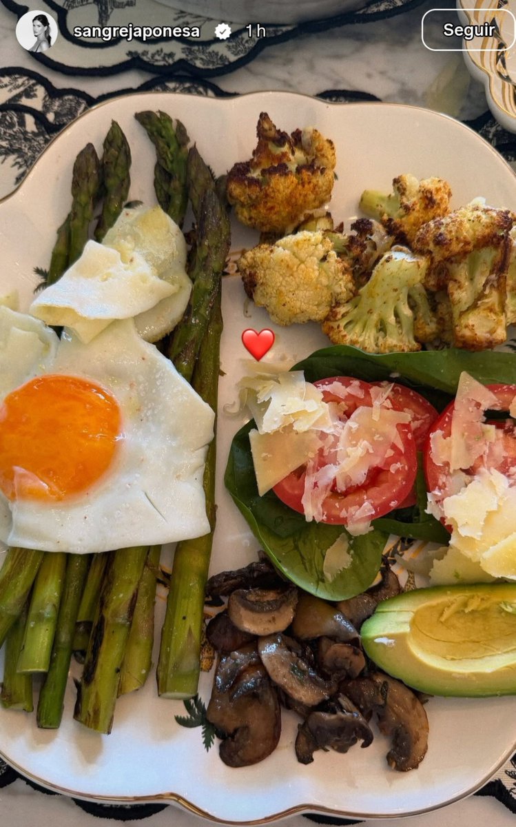 cuentadelgato's tweet photo. La China Suárez está desesperada por qué la llamen de MasterChef 
Nunca vi platos tan tristes jajajajajajaja ay dios no puedo más 😂😂😂😂😂 https://t.co/SxHXuCkIdV