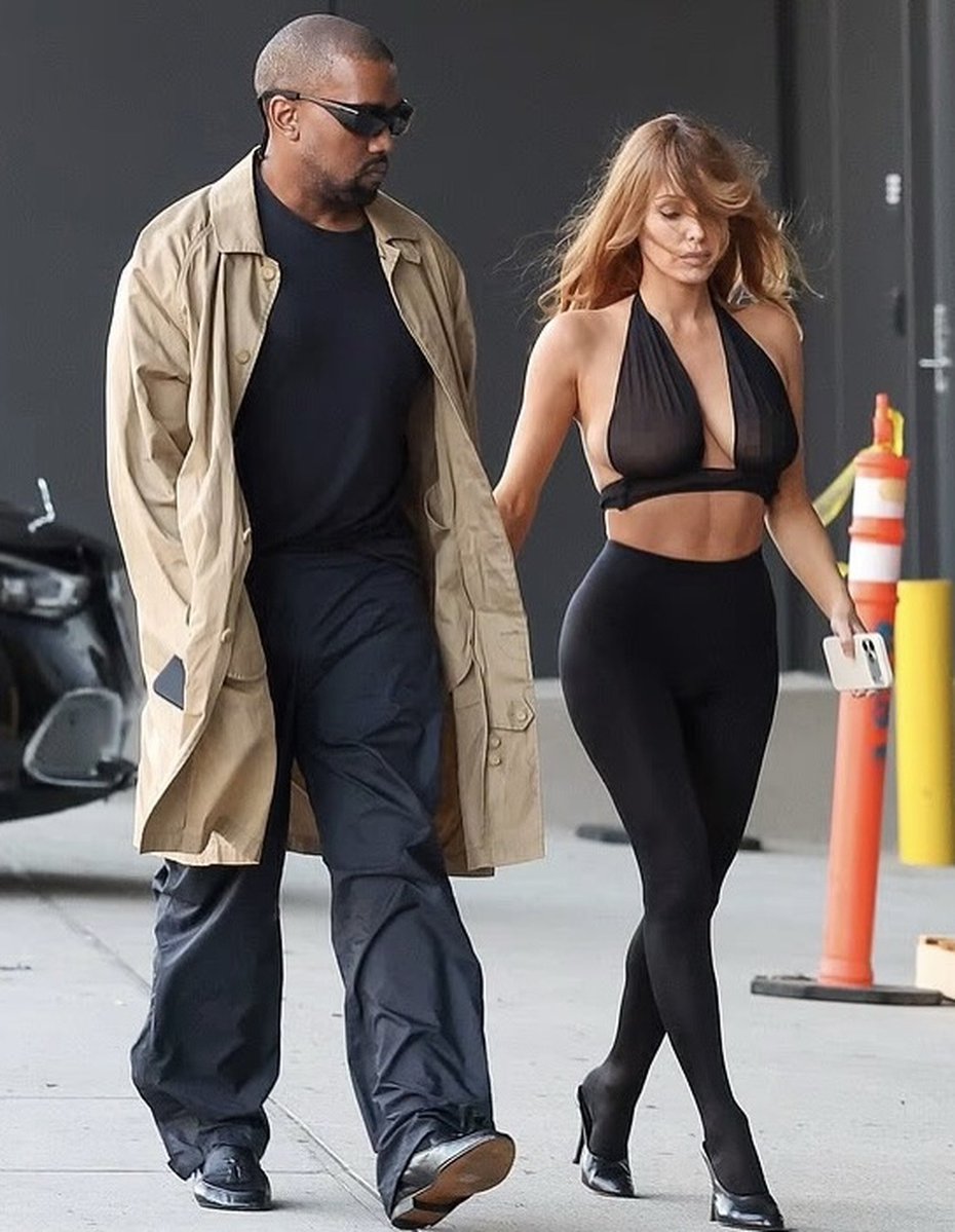 YeTimes's tweet photo. Ye and Bianca going to the Lucas Museum of Narrative Art https://t.co/DWD784mWqU