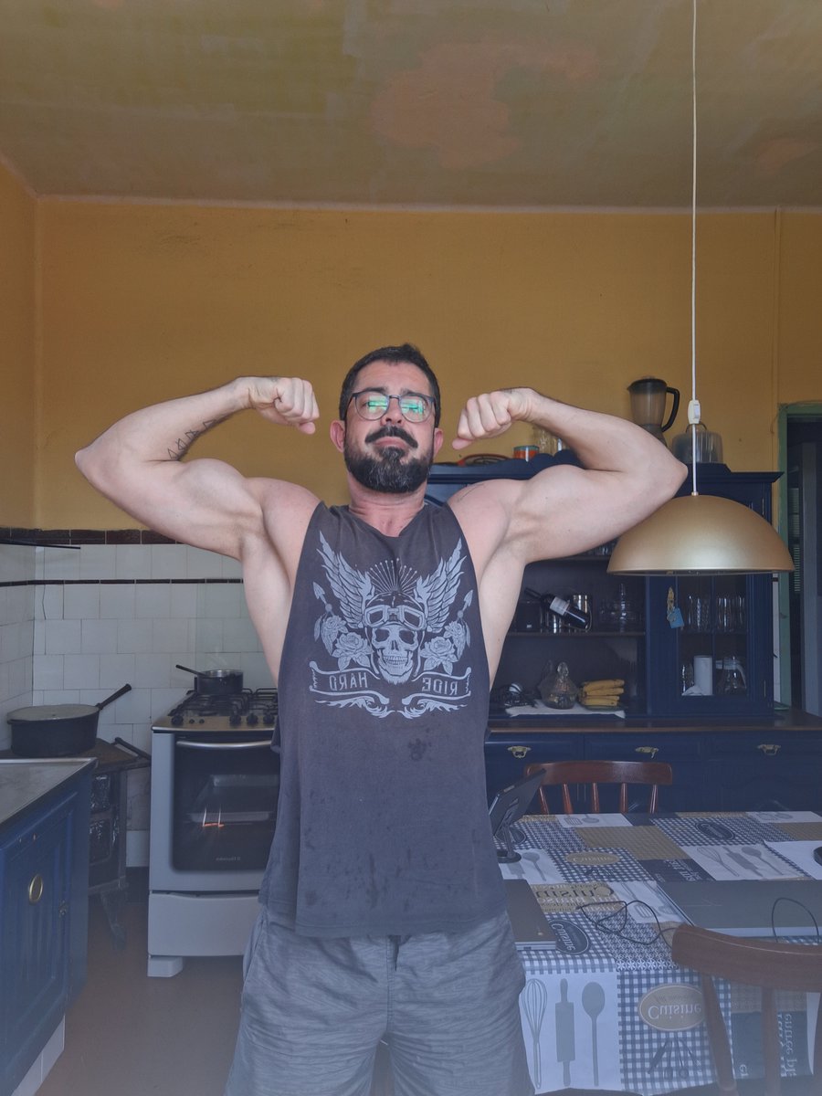 adryfds's tweet photo. Hoje tô amostradinho 🤭😈
#muscle #biceps #findom https://t.co/26bvhDLVBQ