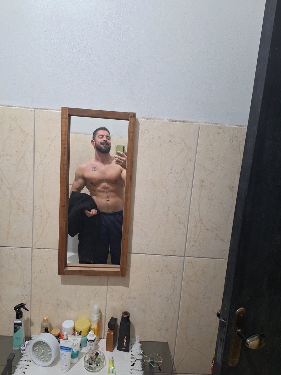adryfds's tweet photo. Hoje tô amostradinho 🤭😈
#muscle #biceps #findom https://t.co/26bvhDLVBQ
