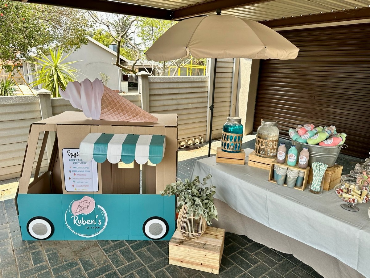 javierdelao's tweet photo. The cutest little ice cream van, ready to make any party sweeter. Order your cardboard creation today, with delivery in 2–4 working days depending on your location. DM @little_beehive_ for more information. https://t.co/Lc8yGC5Oec
