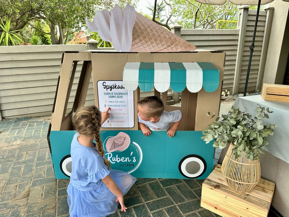 javierdelao's tweet photo. The cutest little ice cream van, ready to make any party sweeter. Order your cardboard creation today, with delivery in 2–4 working days depending on your location. DM @little_beehive_ for more information. https://t.co/Lc8yGC5Oec