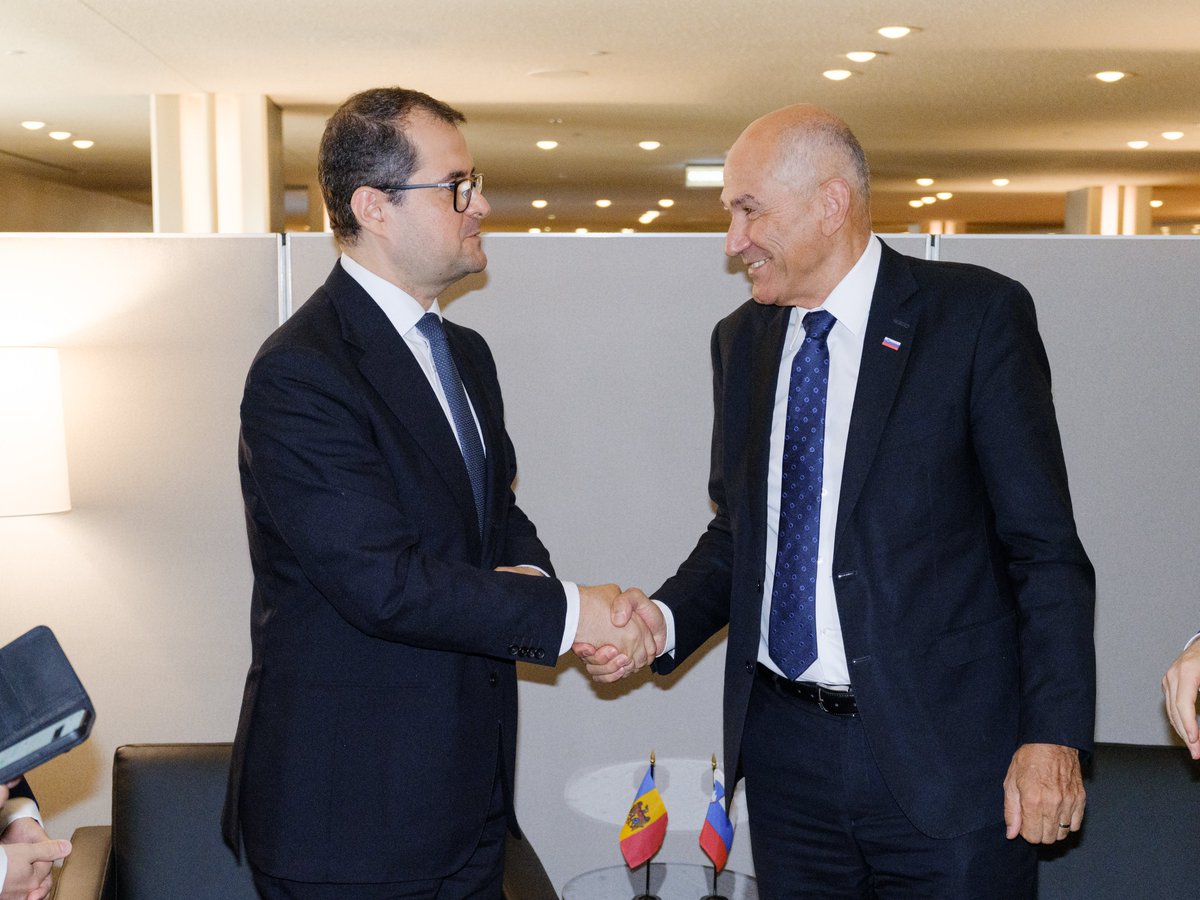 Vasile_Tofan's tweet photo. Pleased to meet Slovenian Prime Minister @JJansaSDS today. Slovenia’s story is particularly relevant for Moldova. Our countries are similar in size and population, and Slovenia’s experience shows how EU membership can open new opportunities for growth, investment and a better quality of life.

We discussed Moldova’s EU path, the next steps in the accession process and how Slovenia can continue sharing its experience as we move forward.

Thank you, Prime Minister, for the open conversation and Slovenia’s support for Moldova.