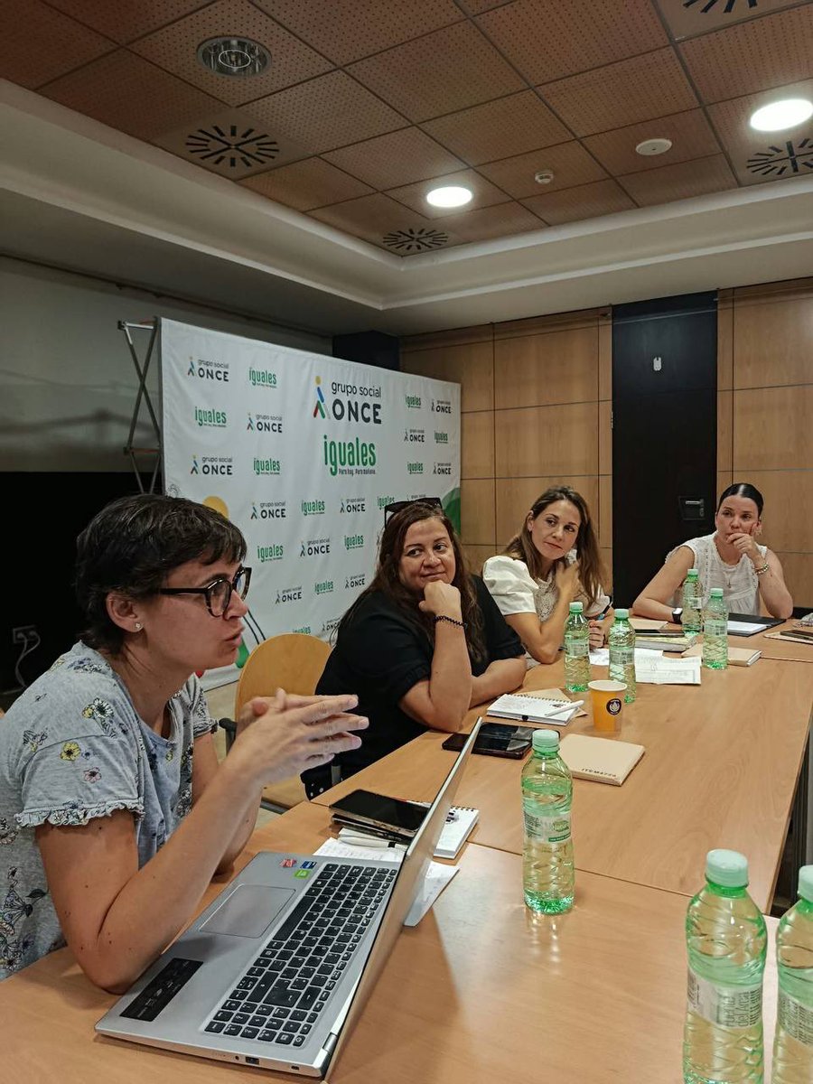 albertoreyero's tweet photo. Hoy hemos cerrado en Toledo, con una sesión presencial, la formación sobre incidencia política y social que hemos impartido desde @es_empatia para la Plataforma del Voluntariado de Castilla-La Mancha, después de dos sesiones telemáticas.

Me quedo con la participación, las preguntas y los casos reales de las asistentes.

La incidencia también se aprende practicándola.