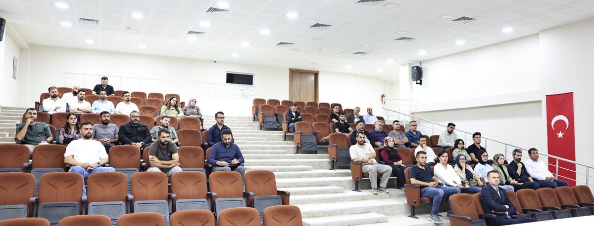 Ncttngnc's tweet photo. İl Müdürlüğümüzde görev yapan veteriner hekimlerimiz ve veteriner sağlık çalışanlarımızla, şap hastalığıyla mücadele kapsamında değerlendirme ve koordinasyon toplantısı gerçekleştirdik.

Hayvan sağlığının korunması, şap hastalığıyla etkin mücadelenin sürdürülmesi ve sahadaki çalışmaların organize edilmesi amacıyla alınacak tedbirleri, aşılama ve saha uygulamalarını değerlendirdik.

🐄 💉 Hastalıklara karşı etkin mücadele, güçlü saha çalışması ve koordinasyonla mümkün.

Üreticilerimizin emeğini ve hayvancılığımızın geleceğini korumak için çalışmalarımızı kararlılıkla sürdürüyoruz.

@ibrahimyumakli @TCTarim @TR_HAYGEM @Valiavnicakir
