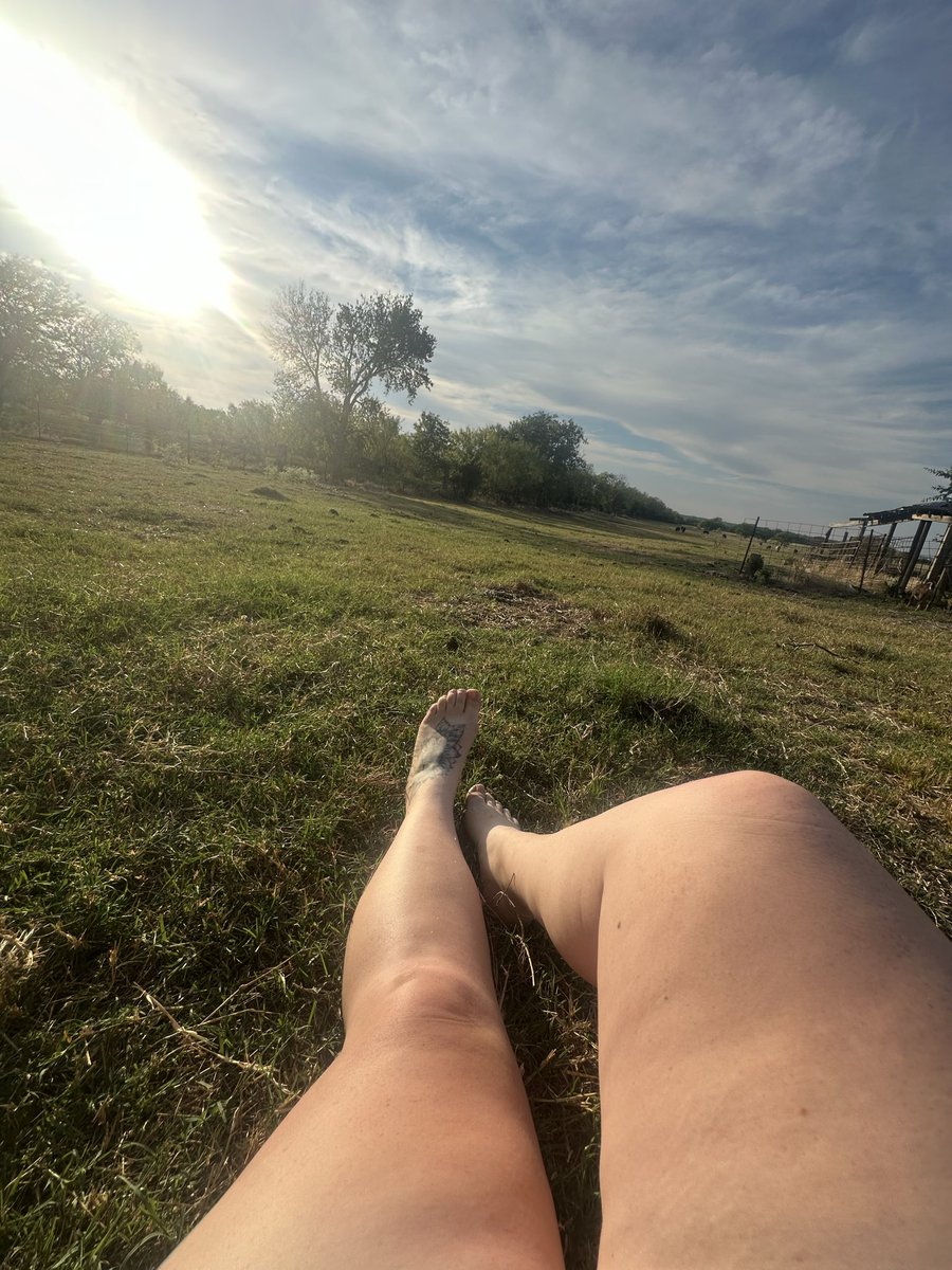 KelseyWhit1998's tweet photo. Cum be my first. Pretty open with content. No scammers welcomed. You can pm on here or check out my page. I'll take care of you hun💋https://t.co/bcpsND3n8H https://t.co/oQBup0M32s