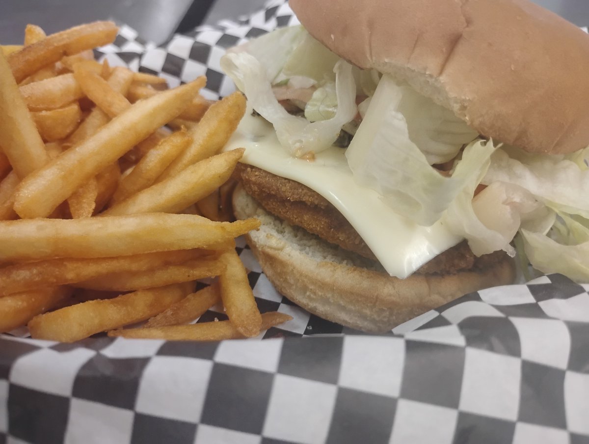 JakeRoadhouse95's tweet photo. 📸🍔 IT’S PHOTO FRIDAY AT ROADHOUSE 95! 🍔📸

Come say hi to Mama Jenny behind the bar and check out what’s coming out of the kitchen today. We’re featuring real food photos all day, no fancy tricks, just the food as it’s served. 😎

Today’s lineup:

🍗 Chicken Sandwich
🍔 Cheeseburger
🥓🍔 Bacon Cheeseburger

Which one are you grabbing first? 👀

And we want to see your RoadHouse experience too. Scan the Menu QR Code, select “Share Your Visit,” and send us your food photos, road-trip stories, and favorite moments from the 95. Your picture might be featured in a future Photo Friday post.

Good food. Real pictures. Real stories. That’s what Photo Friday is all about.

📍 RoadHouse 95 Southwestern Cantina • Beatty, Nevada

🛣️ Let the Road Lead You to Our Kitchen.

#PhotoFriday #RoadHouse95 #RealFood #ChickenSandwich #Cheeseburger #BaconCheeseburger #BeattyNevada