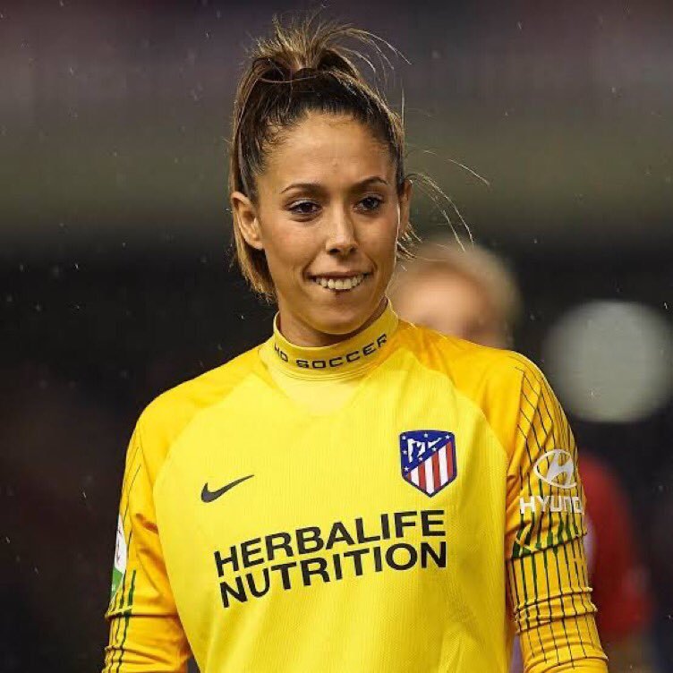 iBleFoot's tweet photo. 🚨🚨 INCROYABLE : LOLA GALLARDO 🇪🇸 REJOINT ONLYFANS 🍆🍑 ! 

La gardienne de l’Atlético de Madrid souhaite partager davantage sa vie, sur et en dehors des terrains, avec ses fans via la plateforme. 👀🔥 https://t.co/oGEXZpEK8j