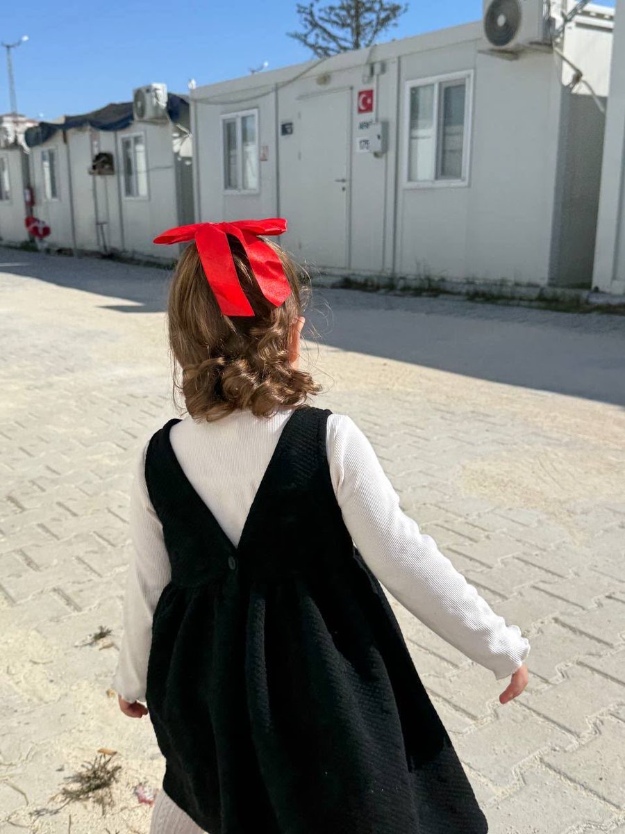 Glsrts's tweet photo. Aile birliği, sağlık ve can güvenliği anayasal haktır. Kontenjan açılmadığı için 3 yıldır eşimizi, çocuğumuzu göremiyoruz. @Yusuf__Tekin il emrinin yeniden değerlendirilmesini talep ediyoruz. #AilemiVerYusufTekin 👶🚨❤️ https://t.co/3WkII1yOKg