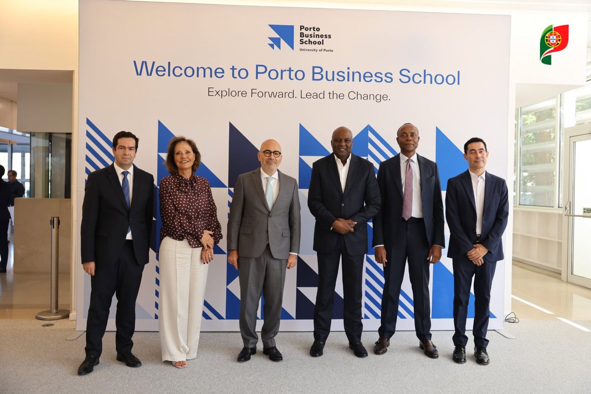 iestruturas_pt's tweet photo. Encontro Portugal-África, na Porto Business School, com Carlos Alberto dos Santos, Ministro das Obras Públicas, Urbanismo e Habitação de Angola, e João Machatine, de Moçambique
#MIH #MinistériodasInfraestruturaseHabitação https://t.co/2ZFlEj6Ojk