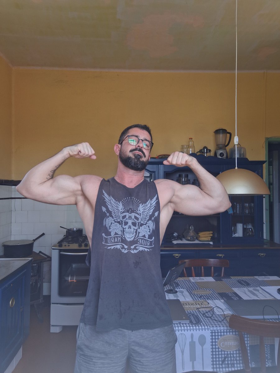adryfds's tweet photo. Hoje tô amostradinho 🤭😈
#muscle #biceps #findom https://t.co/26bvhDLVBQ