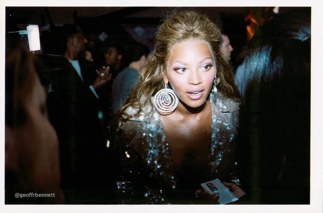 BeyLegion's tweet photo. Geoff Bennett shares unseen photographs of Beyoncé from the 2003 #VMAs. ✨️ https://t.co/DCVnBl5yg0