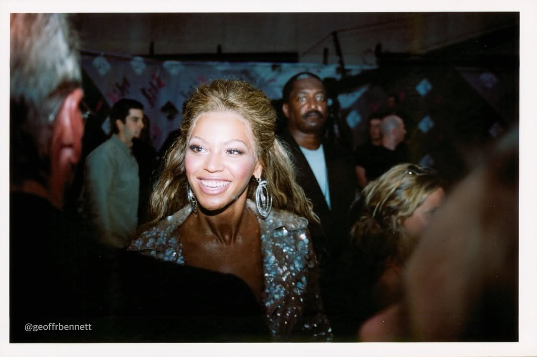 BeyLegion's tweet photo. Geoff Bennett shares unseen photographs of Beyoncé from the 2003 #VMAs. ✨️ https://t.co/DCVnBl5yg0
