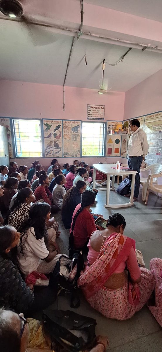 PoshanAnand's tweet photo. આજરોજ રોજગાર કચેરીના સહયોગથી કિશોરીઓ માટે કારકિર્દી માર્ગદર્શન કાર્યક્રમ યોજાયો. જેમાં કિશોરીઓને વિવિધ શૈક્ષણિક અને રોજગારલક્ષી તકો, અભ્યાસક્રમો તથા ભવિષ્યમાં કારકિર્દી પસંદગી અંગે ઉપયોગી માર્ગદર્શન આપવામાં આવ્યું.
“સાચી દિશામાં માર્ગદર્શન, ઉજ્જવળ કારકિર્દીનું મજબૂત પગથિયું.” 🌱 https://t.co/lsTl3LAlcx