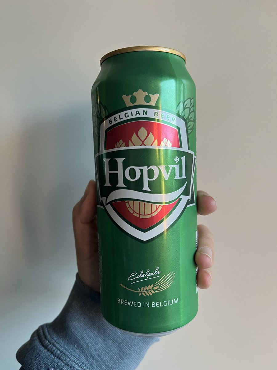 belgiumbier's tweet photo. 最近チーズにハマってる。
チーズとビールが合うことを知ってしまった。

チーズが高いので安いけど美味しいHOPVIL(100円)と。 https://t.co/nxcgY1gi8f
