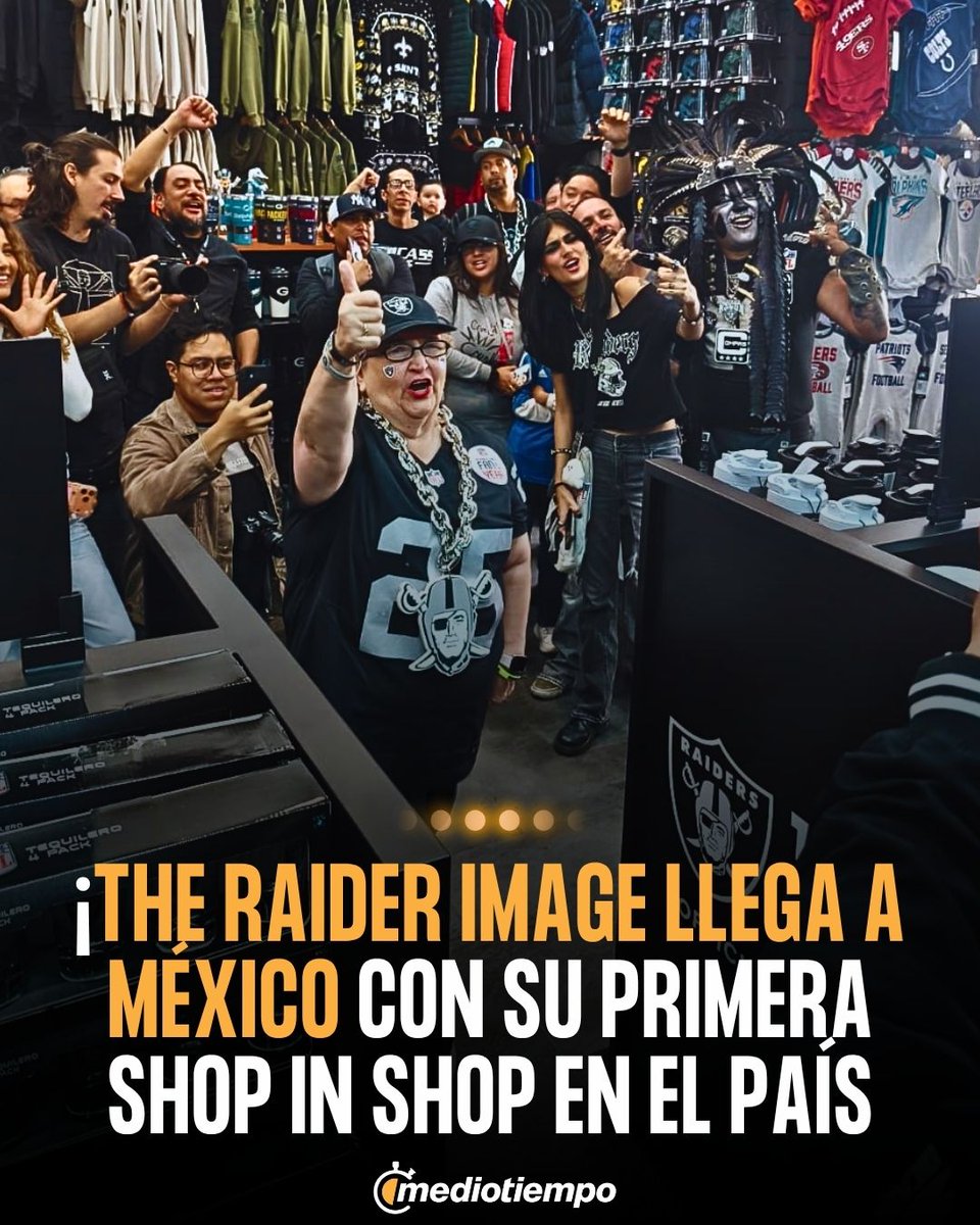 mediotiempo's tweet photo. ¡Raiders quiere conquistar México! ☠️🇲🇽

La primera Shop in Shop de The Raider Image en México abrió sus puertas dentro de la sucursal de DICASS ubicada en el centro comercial Mundo E, donde podrás encontrar cualquier tipo de productos de Raiders, que van desde jerseys y ropa, hasta artículos coleccionables y que no habían llegado a nuestro país

Este espacio busca ser más que una tienda, ya que busca conectar con el público hasta expandir la cantidad de sus aficionados

Raiders, en casa 💪