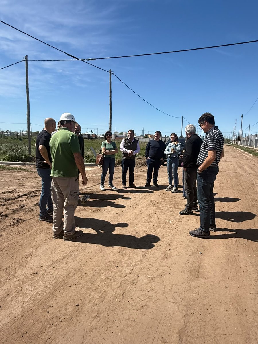 MinHabitatPBA's tweet photo. Estamos en toda la PBA
Recorrimos las viviendas que tenemos #EnMarcha en #Alberti.
Se trata de un proyecto de 54 hogares de 60mts2 cada uno en la ciudad cabecera, en el barrio Papa Francisco.
Contempla la red de agua potable, la red cloacal, la red eléctrica y el cordón cuneta. https://t.co/UfPBZPFoTF