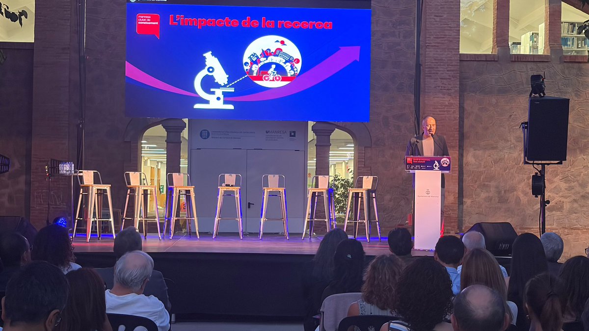 marc_aloy's tweet photo. #Manresa bat rècords en recerca i innovació! 21M€ d'inversió enguany (increment del 65%), 179 projectes actius, 492 investigadors/es (el 57% dones!), 350 publicacions, 7 patents internacionals... Ahir en vam parlar en la Nit de la Recerca! 
Ciutat universitària i de coneixement! https://t.co/MU1HOaN53r