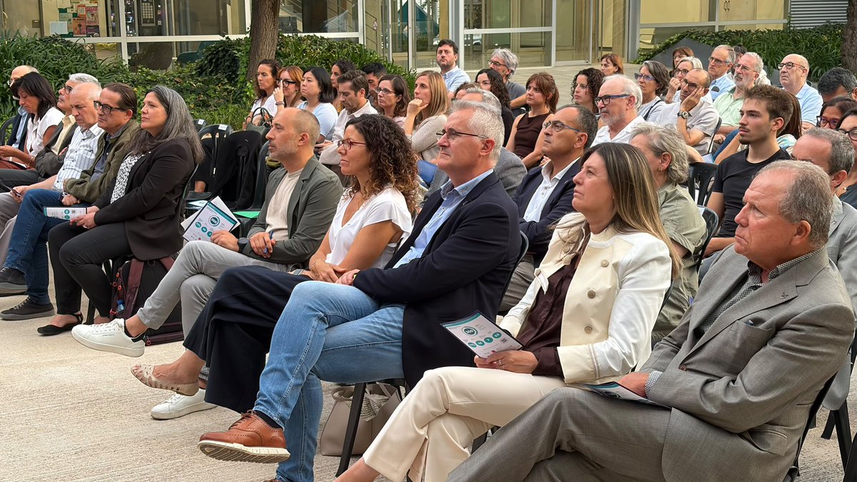 marc_aloy's tweet photo. #Manresa bat rècords en recerca i innovació! 21M€ d'inversió enguany (increment del 65%), 179 projectes actius, 492 investigadors/es (el 57% dones!), 350 publicacions, 7 patents internacionals... Ahir en vam parlar en la Nit de la Recerca! 
Ciutat universitària i de coneixement! https://t.co/MU1HOaN53r