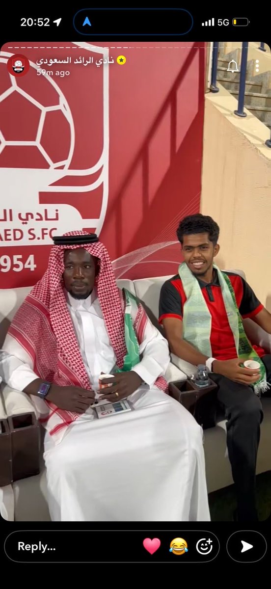 rydwy195's tweet photo. في يوم الوطن 
والذكرى بهذا اليوم الوطني العظيم
الذي يفخر فيه كل مواطن ومقيم

يخرج لنا حساب نادي الرائد ب سناب النادي بصور ومقاطع مخجلة 
لاعبين أجانب أساؤوا للزي الرسمي السعودي 
لاعبين سعودي يحضرون ببدل التمرين
مقاطع مخجلة لا نفخر بها بل هي أقرّب للاستنقاص منه لاحتفالات 

يجب أن يحاسب جميع من هم مسؤلون عن هذه الفضيحة والفوضى التي حدثت ويجب حذفها فوراً 

لاعب أجنبي ما تعرف تضبط له شخصية وتصوره ويمشي بدل هذا العك عييييب فشلتونا

لاعب سعودي ماتعرف تبلغه يحضر بالزي الرسمي لوجود حفل يقام في النادي بمناسبة اليوم الوطني او يكون خارج التصوير
 
شعارات معكوسة 
وشالات تلبس بالمقلوب

عبث وإساءة وفشل وعشوائية يجب إن يحاسب الجميع عليها👇🏻👇🏻👇🏻